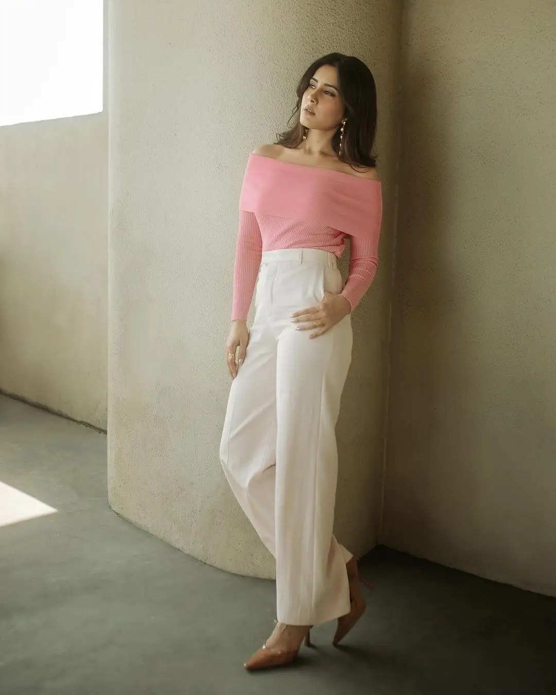 Telugu Girl Raashi Khanna In Beautiful Pink Top White Pant